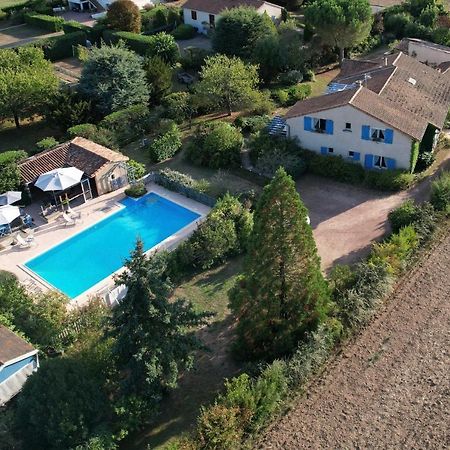 Bed and Breakfast Les Pierres Blanches Bonneuil-Matours Zewnętrze zdjęcie