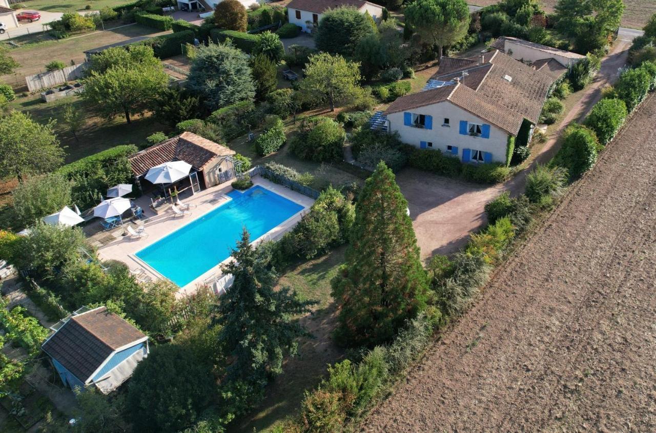 Bed and Breakfast Les Pierres Blanches Bonneuil-Matours Zewnętrze zdjęcie