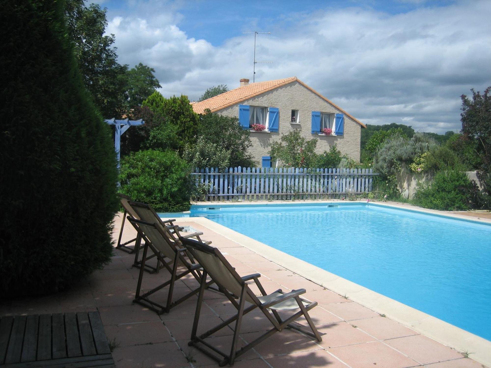 Bed and Breakfast Les Pierres Blanches Bonneuil-Matours Zewnętrze zdjęcie