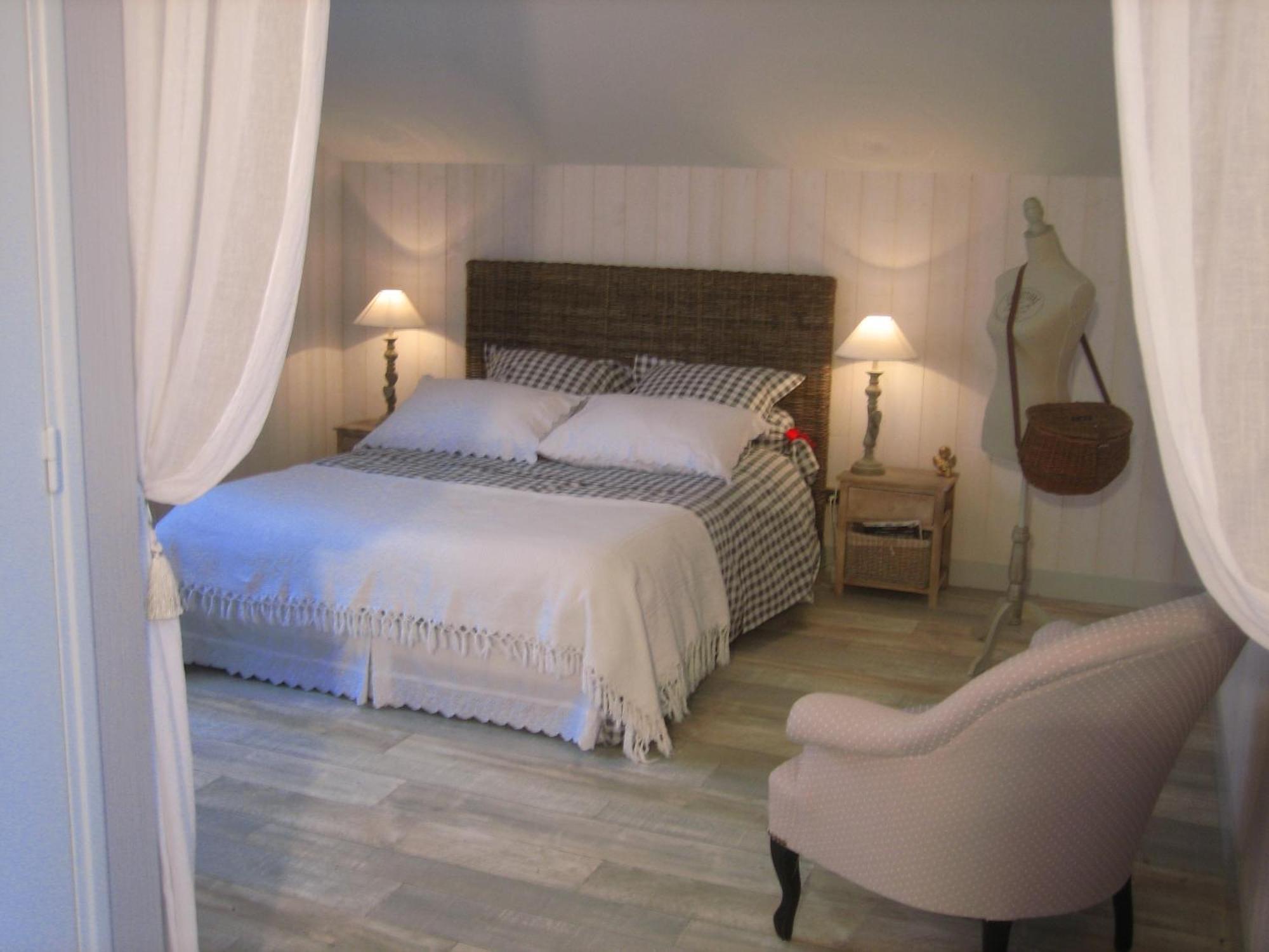 Bed and Breakfast Les Pierres Blanches Bonneuil-Matours Zewnętrze zdjęcie